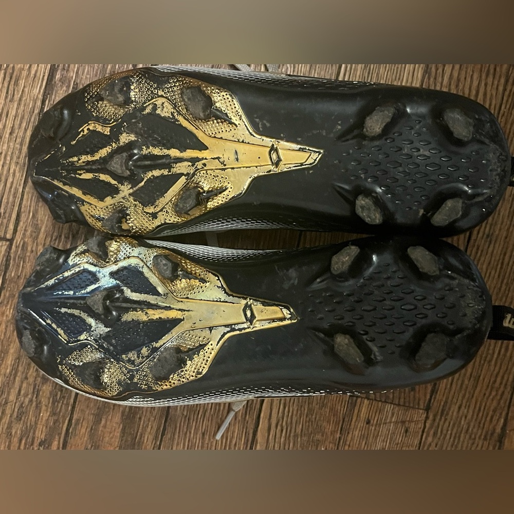 Umbro Silver/Black/Gold Soccer Shoes with Gold Logo size 2.5Y - Picture 7 of 8